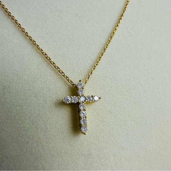 ✨ Moissanite Cross 18K Gold-Plated Necklace | 925 Sterling Silver ✨ - Picture 5 of 17